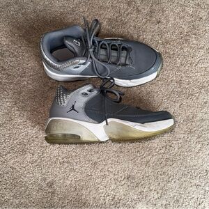 Nike Boys Air Jordan Max Aura 3 DA8021-005 Gray Basketball Shoes